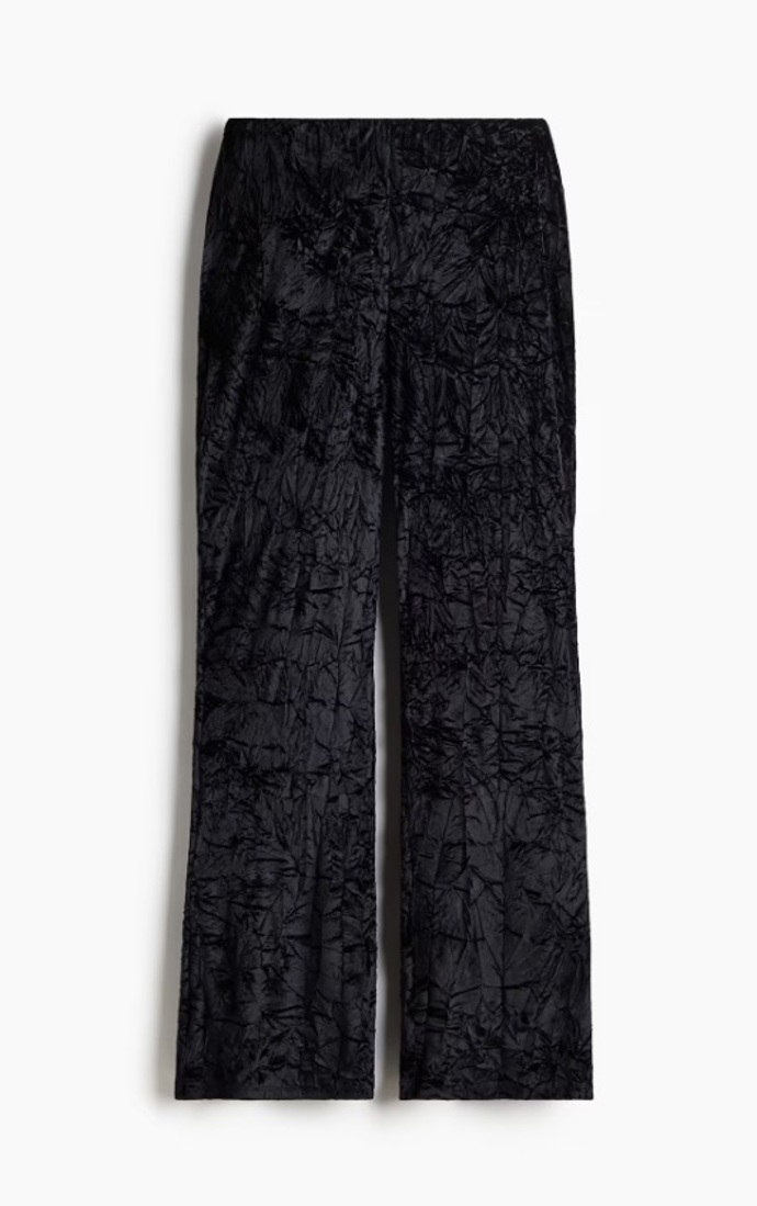 Kalhoty z mačkaného veluru, H&M, 399 Kč
