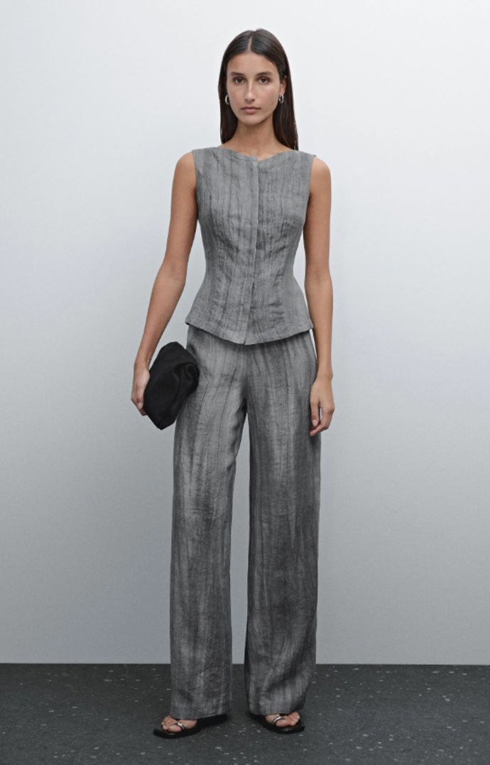 Lněná blůza, Massimo Dutti, 1 999 Kč
