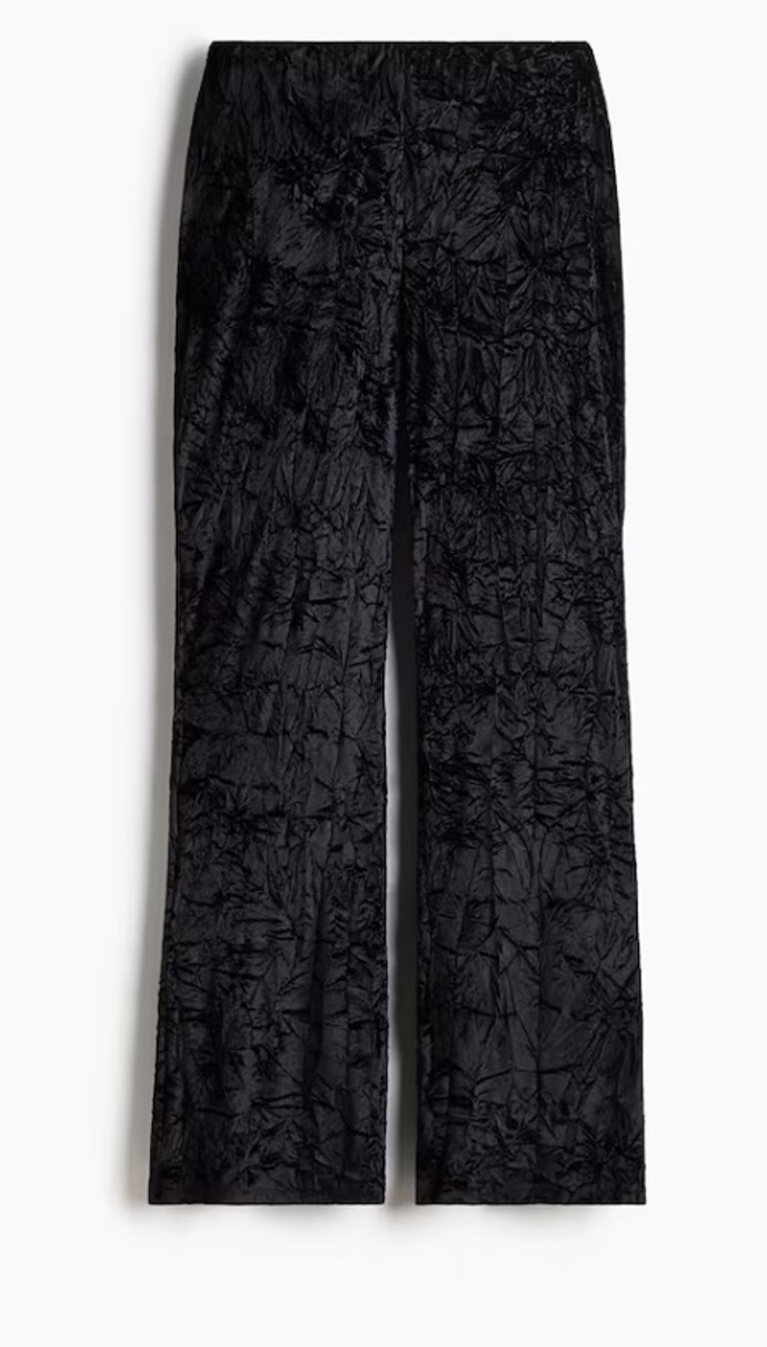 Kalhoty z mačkaného veluru, H&M, 399 Kč
