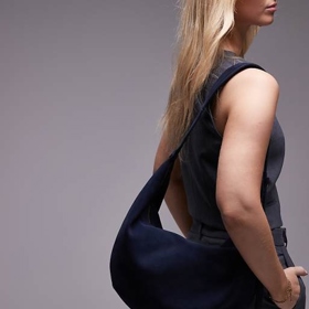 Kabelka, Arket, 273 eur
