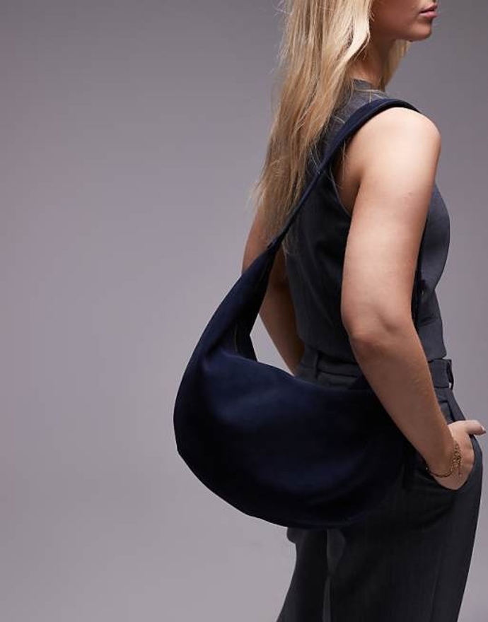 Kabelka, Arket, 273 eur
Kabelka, Arket, 273 eur