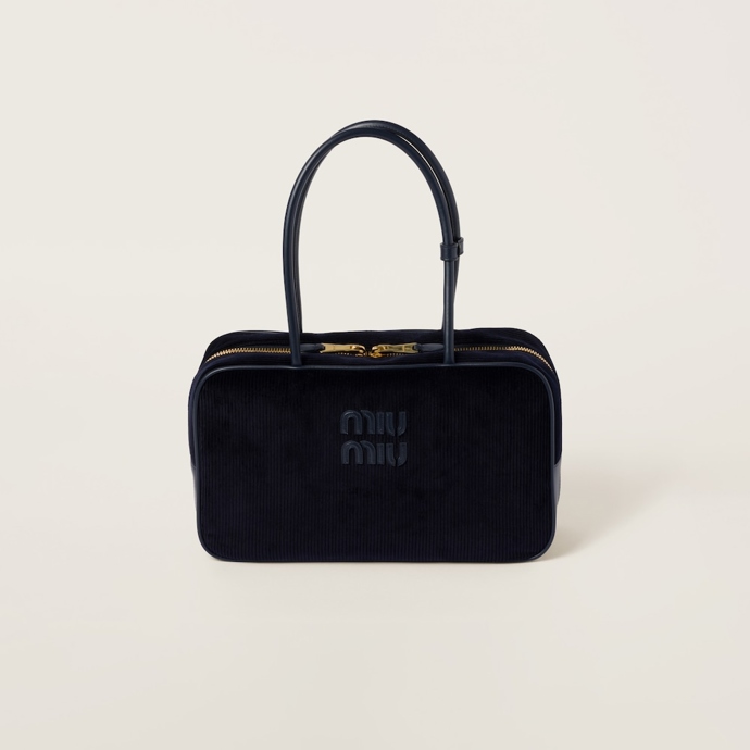 Kabelka, Miu Miu, 2600 eur
Kabelka, Miu Miu, 2600 eur