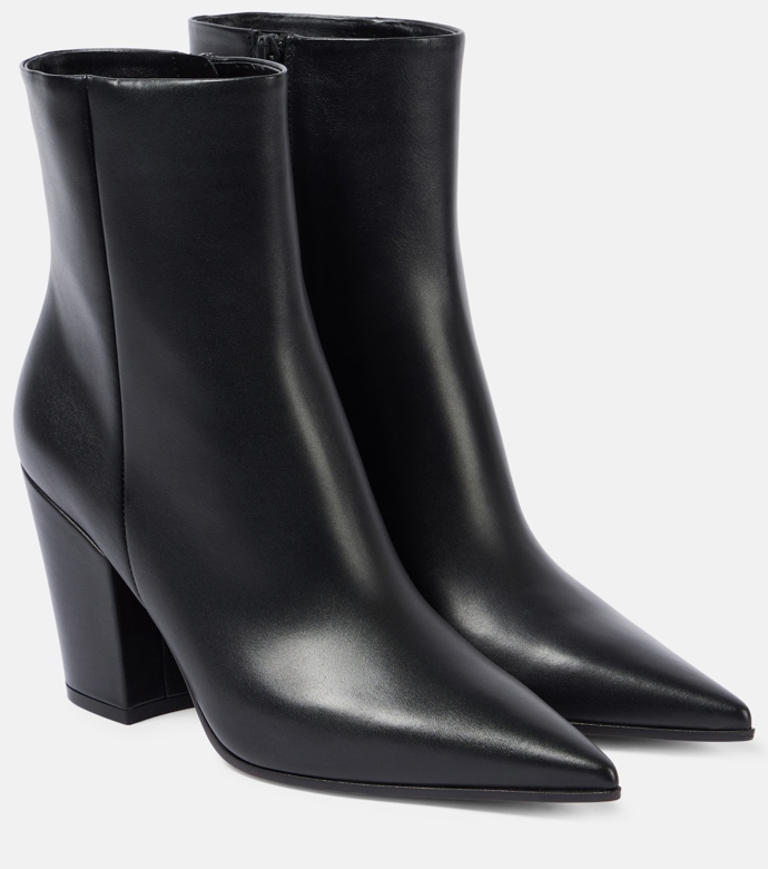 Kotníkové boty Keinna 85, Gianvito Rossi, 1190 eur
Kotníkové boty Keinna 85, Gianvito Rossi, 1190 eur