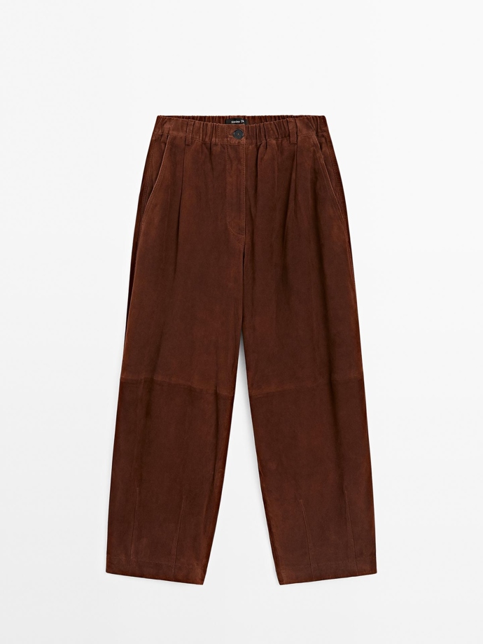 Kotníkové kožené semišové kalhoty s nízkým pasem, Massimo Dutti, 7999 Kč
Kotníkové kožené semišové kalhoty s nízkým pasem, Massimo Dutti, 7999 Kč