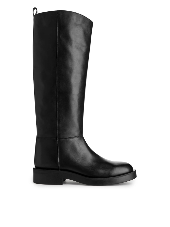 Kozačky, Arket, 299 eur
Kozačky, Arket, 299 eur