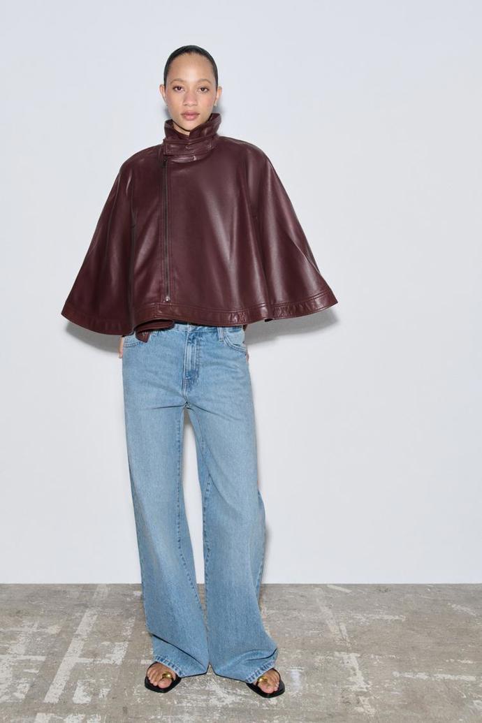 Kožená pelerína, Zara, 4599 Kč
Kožená pelerína, Zara, 4599 Kč
