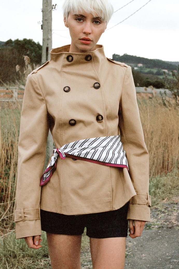 Krátký trenčkot, Zara, 1799 Kč
Krátký trenčkot, Zara, 1799 Kč