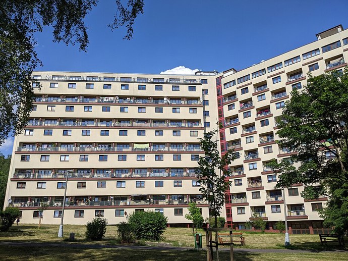 Litvínovský Koldům nebyl jediným projektem tohoto typu. Podobné domy vznikly také v Olomouci, Českých Budějovicích nebo Zlíně, avšak žádný z nich nedosáhl takového významu jako ten v Litvínově.
