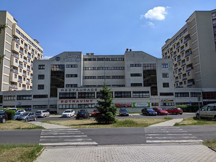 Litvínovský Koldům nebyl jediným projektem tohoto typu. Podobné domy vznikly také v Olomouci, Českých Budějovicích nebo Zlíně, avšak žádný z nich nedosáhl takového významu jako ten v Litvínově.
