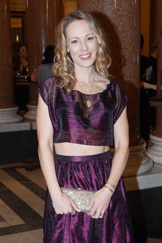 Martiníková byla originální a tento typ outfitu se zcela vymykal všem, které se na Českém lvu 2024 objevily.
Martiníková byla originální a tento typ outfitu se zcela vymykal všem, které se na Českém lvu 2024 objevily.