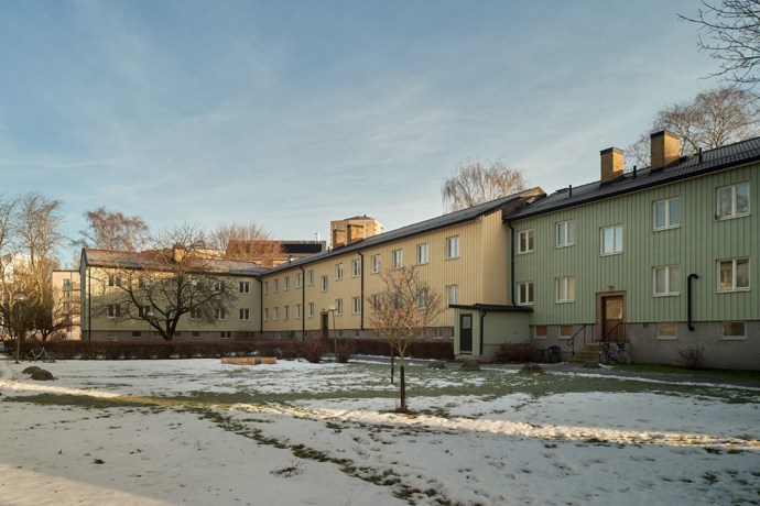 Objevte byt, kde se prolíná historie s moderním designem. Okouzlí svým klidem, promyšleným uspořádáním a důrazem na každý detail. Jedinečnou atmosféru pomáhají dotvořit odvážné kombinace barev a dekorací.
