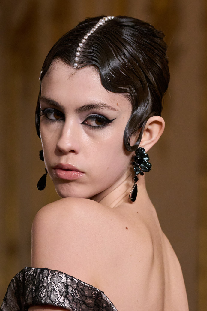 Finger waves
Finger waves