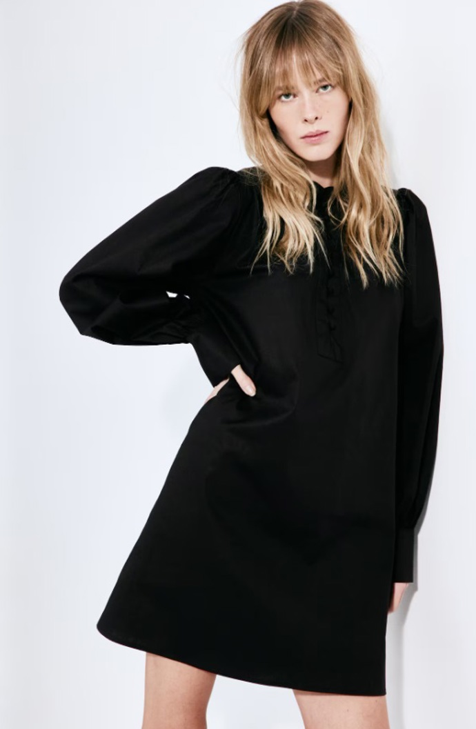 Bavlněné šaty áčkového střihu, H&M, 599 Kč
