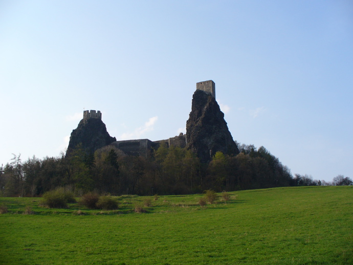 Tuto známou zříceninu jistě díky panoramatu poznáte...
Tuto známou zříceninu jistě díky panoramatu poznáte...