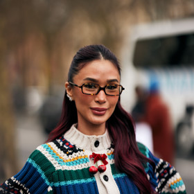 Inspirace, jak nosit nejstylovější brýle roku 2025 – street style z Paříže
