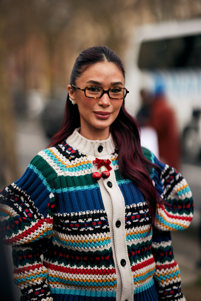 Inspirace, jak nosit nejstylovější brýle roku 2025 – street style z Paříže
