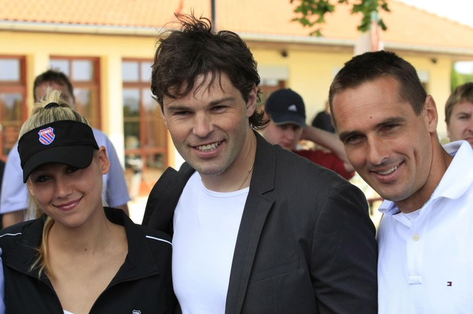 Anna Kurnikovova s českými sportovci Jaromírem Jágrem a Romanem Šebrlem
