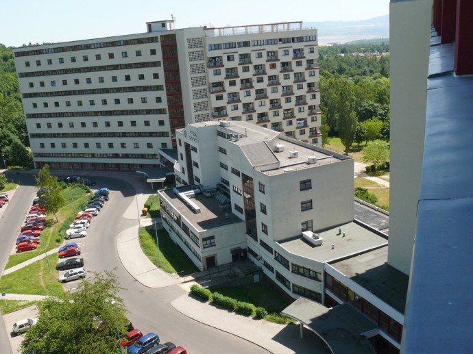 Litvínovský Koldům nebyl jediným projektem tohoto typu. Podobné domy vznikly také v Olomouci, Českých Budějovicích nebo Zlíně, avšak žádný z nich nedosáhl takového významu jako ten v Litvínově.
