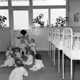 Litvínovský Koldům nebyl jediným projektem tohoto typu. Podobné domy vznikly také v Olomouci, Českých Budějovicích nebo Zlíně, avšak žádný z nich nedosáhl takového významu jako ten v Litvínově.
