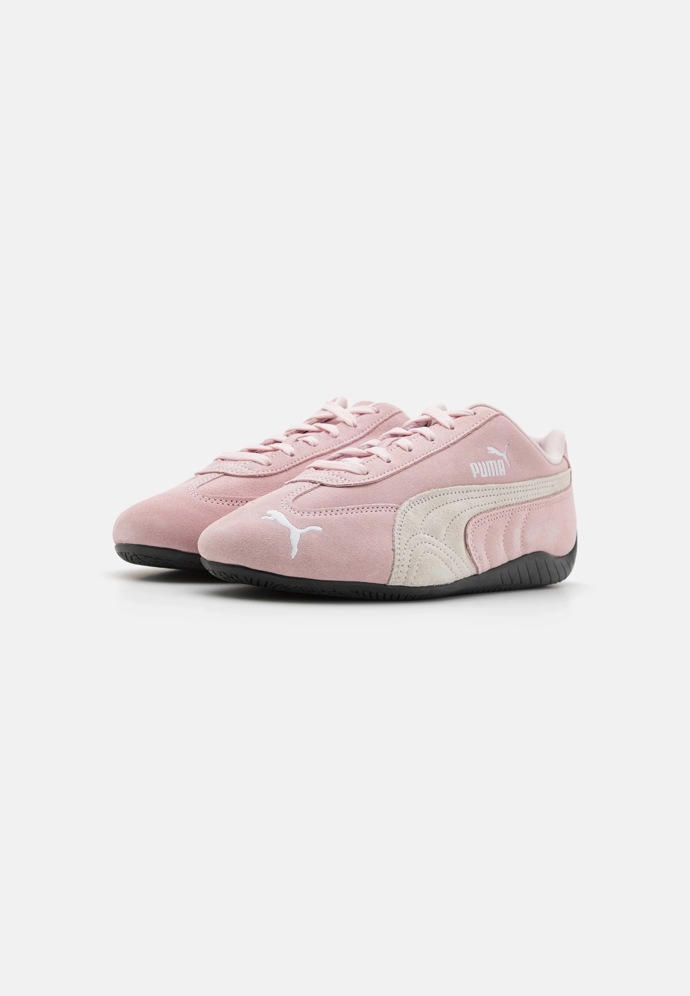 Tenisky, Puma, 2800 Kč
Tenisky, Puma, 2800 Kč