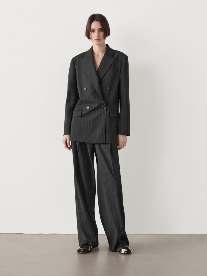 Sako, 4599 Kč, kalhoty, 2699 Kč, Massimo Dutti
Sako, 4599 Kč, kalhoty, 2699 Kč, Massimo Dutti