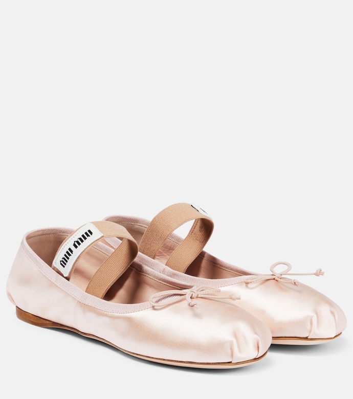 Saténové balerínky Logo satin ballet flats, Miu Miu, 720 eur
Saténové balerínky Logo satin ballet flats, Miu Miu, 720 eur