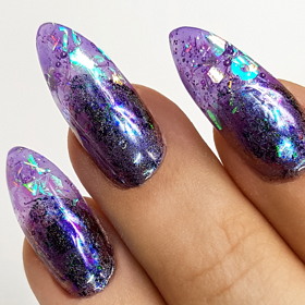 Nehtový trend pro kreativní ženy. Jelly nails, které vytváří efekt želatinových bonbonů. 
