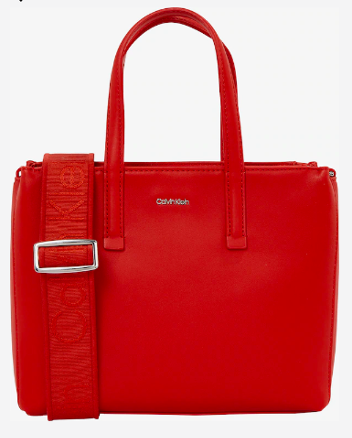 Calvin Klein Kabelka 'MUST' 3 699 Kč
Calvin Klein Kabelka 'MUST' 3 699 Kč