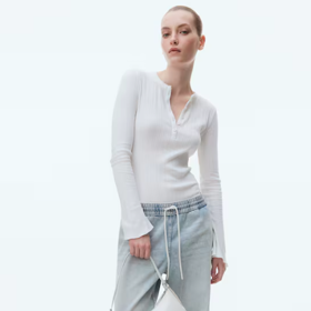 Džíny, H&M, 499 Kč

