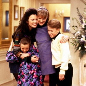 Oblíbený sitcom Chůva k pohledání
