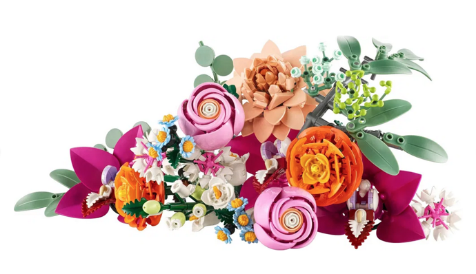Krásná kytice růžových květin vás během jejího skládání zbaví stresu, LEGO Botanicals 10342. 1269 Kč
