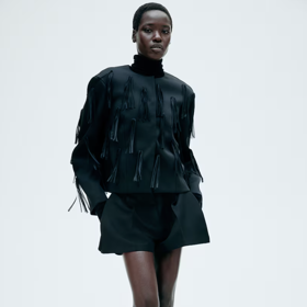 Sako s třásněmi, H&M, 1 899 Kč
