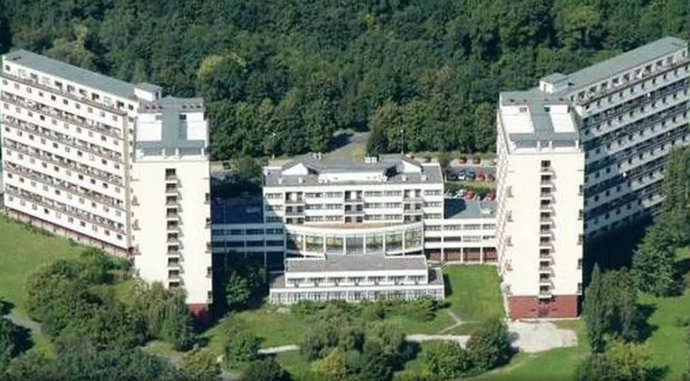 Litvínovský Koldům nebyl jediným projektem tohoto typu. Podobné domy vznikly také v Olomouci, Českých Budějovicích nebo Zlíně, avšak žádný z nich nedosáhl takového významu jako ten v Litvínově.
