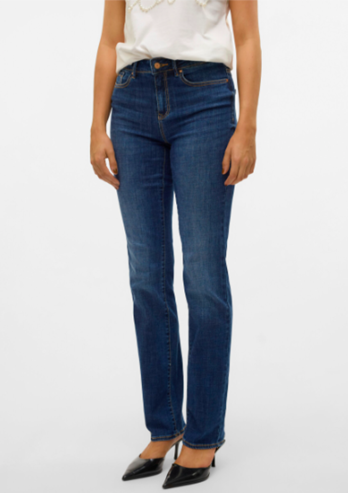 Tmavě modré dámské straight fit džíny Vero Moda Flash, Zoot, 549 Kč
Tmavě modré dámské straight fit džíny Vero Moda Flash, Zoot, 549 Kč