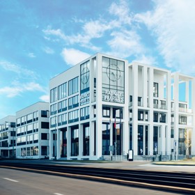 Architektura radnice propojuje funkčnost s estetikou a odkazuje na industriální historii Modřan. Její tvar a fasáda připomínají tvary kostek cukru jako připomínku slavné minulosti modřanského cukrovaru.
Architektura radnice propojuje funkčnost s estetikou a odkazuje na industriální historii Modřan. Její tvar a fasáda připomínají tvary kostek cukru jako připomínku slavné minulosti modřanského cukrovaru.
