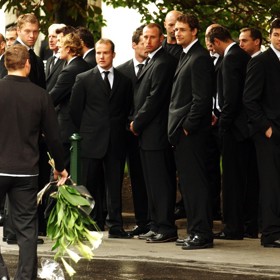 Zlatí chlapci z Nagana na pohřbu svého milovaného trenéra Ivana Hlinky
