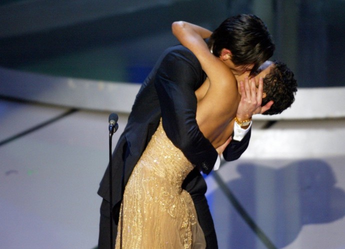 Adrien Brody líbal Halle Berry
Adrien Brody líbal Halle Berry