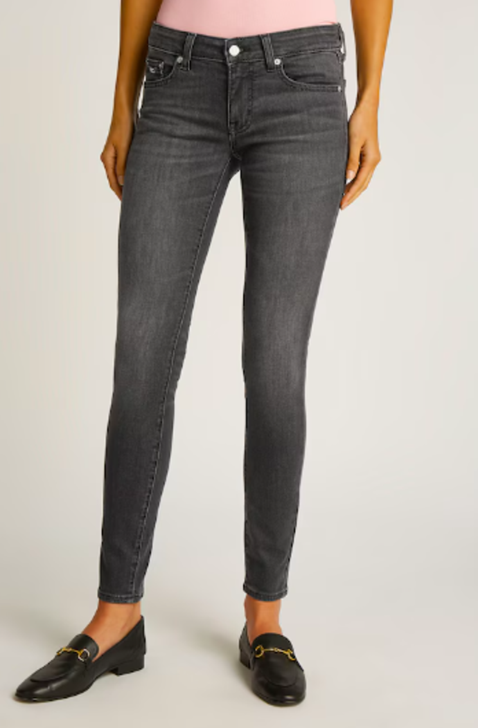Tommy Jeans Skinny Džíny 2349 Kč
Tommy Jeans Skinny Džíny 2349 Kč