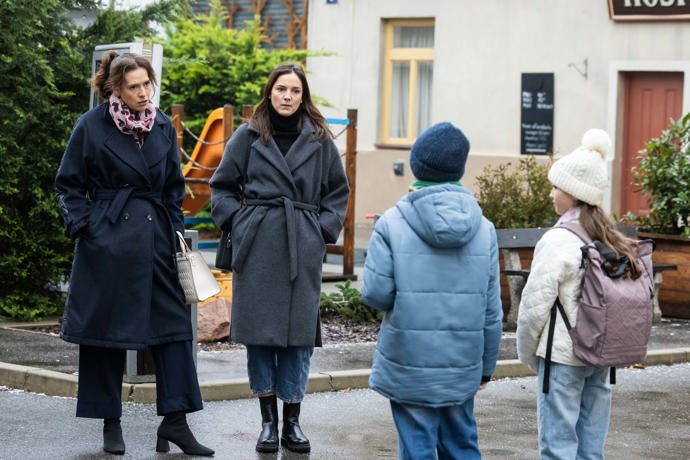 Nekonečný seriál Ulice sleduje dramatické osudy několika rodin žijících v sousedství
