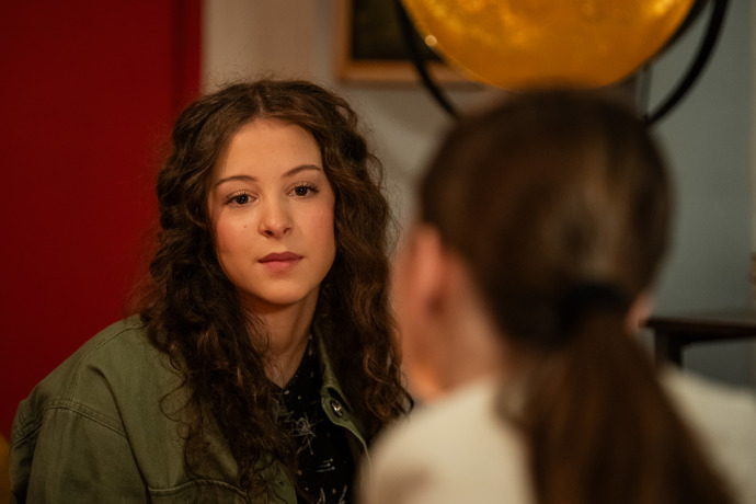 Nekonečný seriál Ulice sleduje dramatické osudy několika rodin žijících v sousedství
