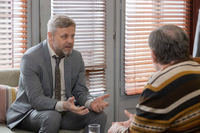 Nekonečný seriál Ulice sleduje dramatické osudy několika rodin žijících v sousedství
