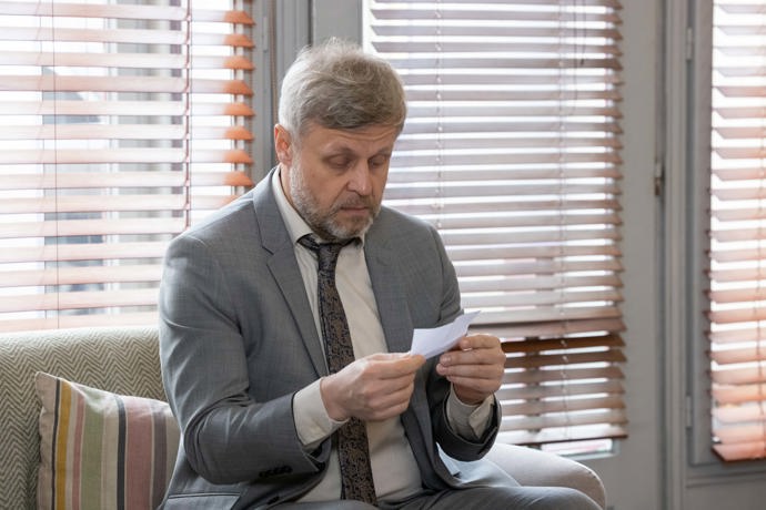 Nekonečný seriál Ulice sleduje dramatické osudy několika rodin žijících v sousedství
