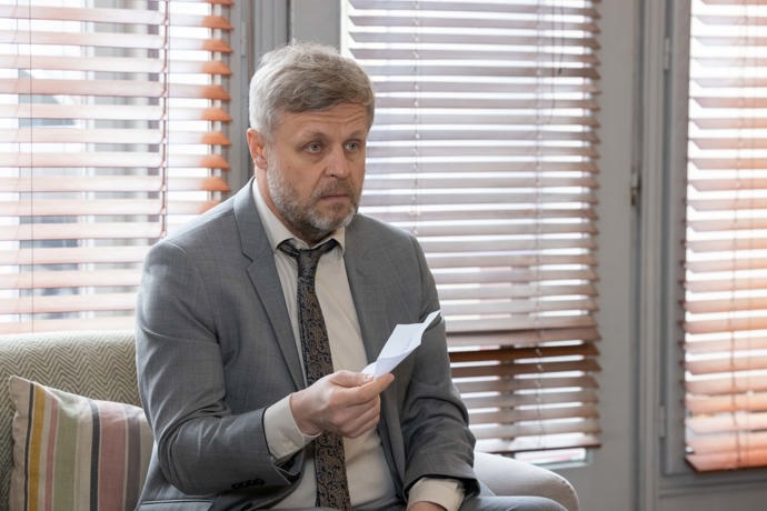 Nekonečný seriál Ulice sleduje dramatické osudy několika rodin žijících v sousedství
