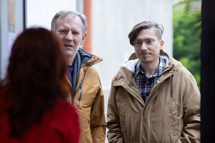Nekonečný seriál Ulice sleduje dramatické osudy několika rodin žijících v sousedství

