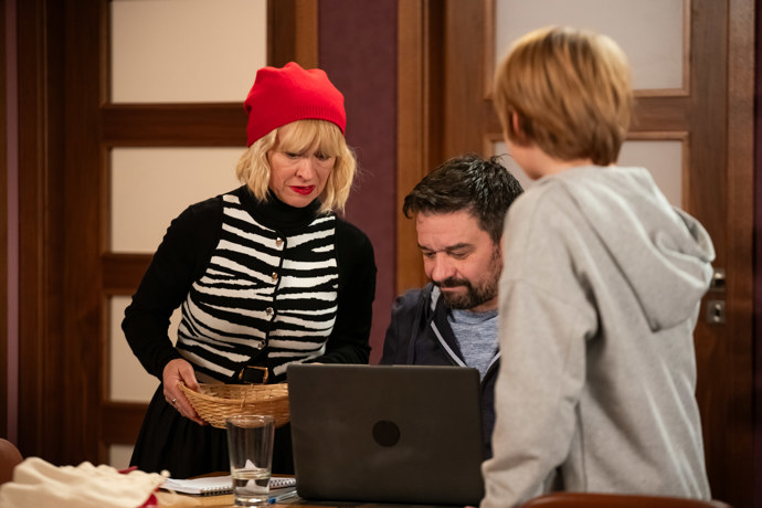 Nekonečný seriál Ulice sleduje dramatické osudy několika rodin žijících v sousedství
