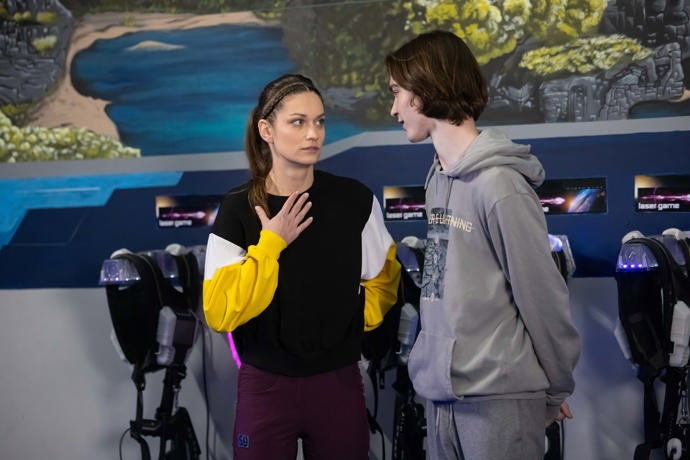 Nekonečný seriál Ulice sleduje dramatické osudy několika rodin žijících v sousedství
