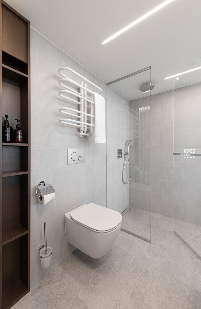 Malý, ale dokonale promyšlený! Tento pražský loft o velikosti 36 m² dokazuje, že chytrý design a precizní plánování dokážou zázraky. Obytný prostor propojený přes dvě podlaží, elegantní luxferová stěna a industriální prvky vytvářejí stylový interiér, který vás uchvátí na první pohled.
Malý, ale dokonale promyšlený! Tento pražský loft o velikosti 36 m² dokazuje, že chytrý design a precizní plánování dokážou zázraky. Obytný prostor propojený přes dvě podlaží, elegantní luxferová stěna a industriální prvky vytvářejí stylový interiér, který vás uchvátí na první pohled.