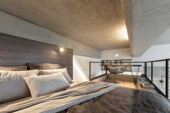 Malý, ale dokonale promyšlený! Tento pražský loft o velikosti 36 m² dokazuje, že chytrý design a precizní plánování dokážou zázraky. Obytný prostor propojený přes dvě podlaží, elegantní luxferová stěna a industriální prvky vytvářejí stylový interiér, který vás uchvátí na první pohled.
Malý, ale dokonale promyšlený! Tento pražský loft o velikosti 36 m² dokazuje, že chytrý design a precizní plánování dokážou zázraky. Obytný prostor propojený přes dvě podlaží, elegantní luxferová stěna a industriální prvky vytvářejí stylový interiér, který vás uchvátí na první pohled.