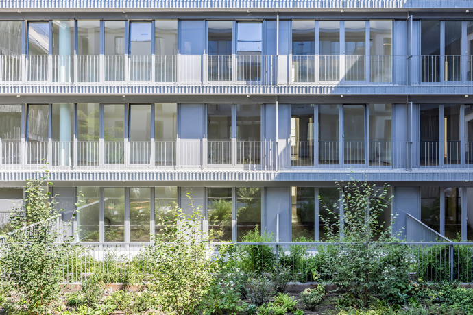 Projekt nabízí 85 moderních bytů s dispozicemi od 1+kk do 4+kk, které reflektují aktuální trendy v městském bydlení. Interiéry kladou důraz na nadčasový design, propojení s exteriérem a kvalitní materiály.
Projekt nabízí 85 moderních bytů s dispozicemi od 1+kk do 4+kk, které reflektují aktuální trendy v městském bydlení. Interiéry kladou důraz na nadčasový design, propojení s exteriérem a kvalitní materiály.