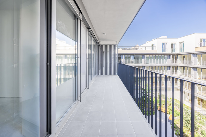Projekt nabízí 85 moderních bytů s dispozicemi od 1+kk do 4+kk, které reflektují aktuální trendy v městském bydlení. Interiéry kladou důraz na nadčasový design, propojení s exteriérem a kvalitní materiály.
Projekt nabízí 85 moderních bytů s dispozicemi od 1+kk do 4+kk, které reflektují aktuální trendy v městském bydlení. Interiéry kladou důraz na nadčasový design, propojení s exteriérem a kvalitní materiály.